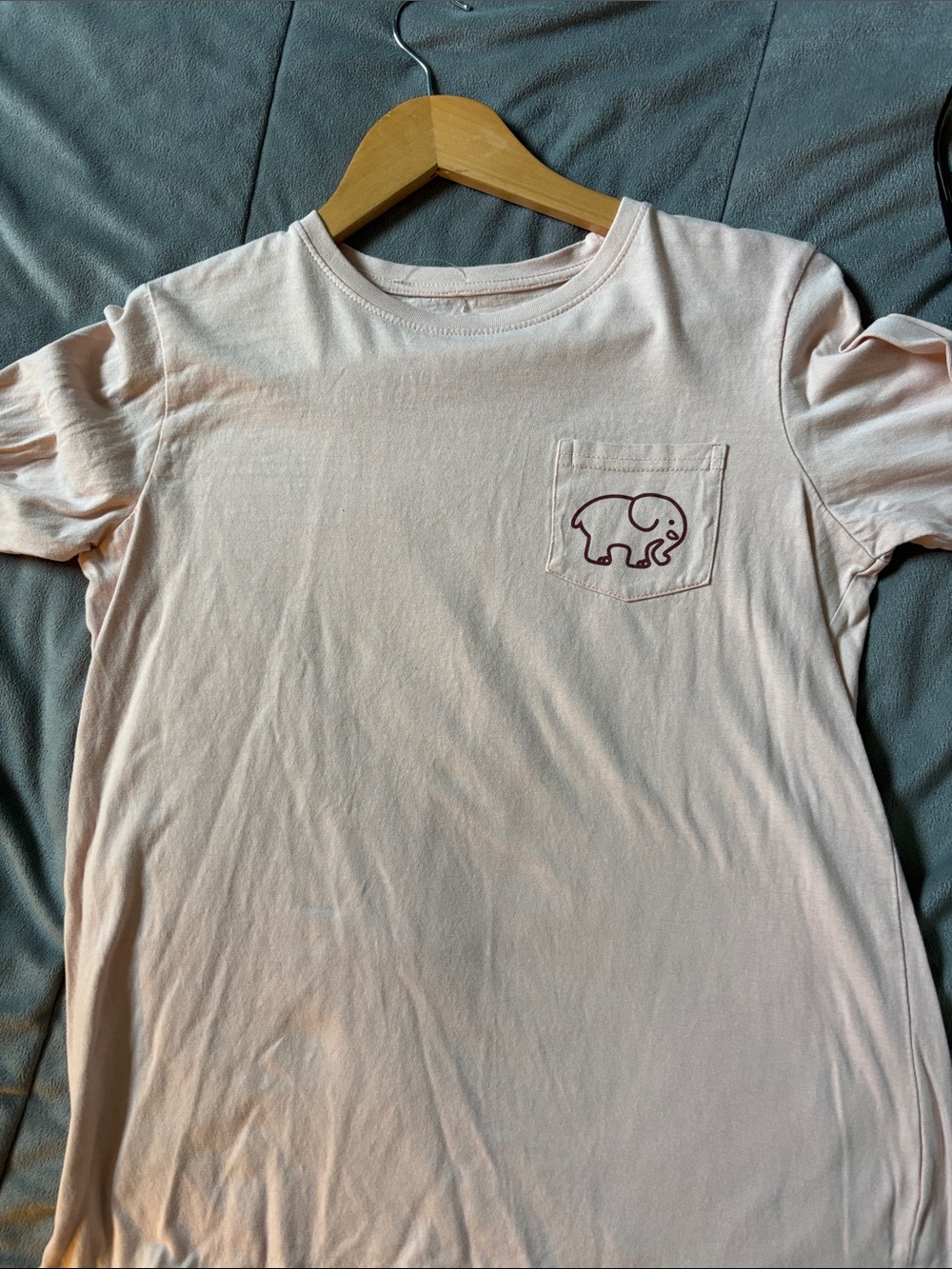 ivory ella Pale Pink Crewneck Tee with Elephant Print